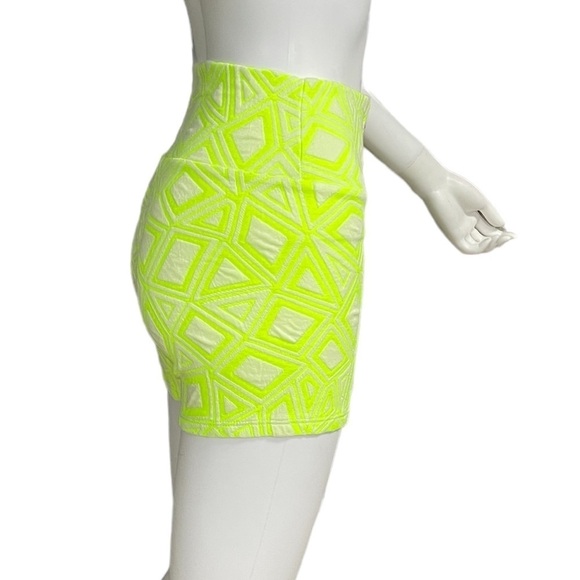 Yellow Neon Yellow short Shorts
New - Picture 5 of 5